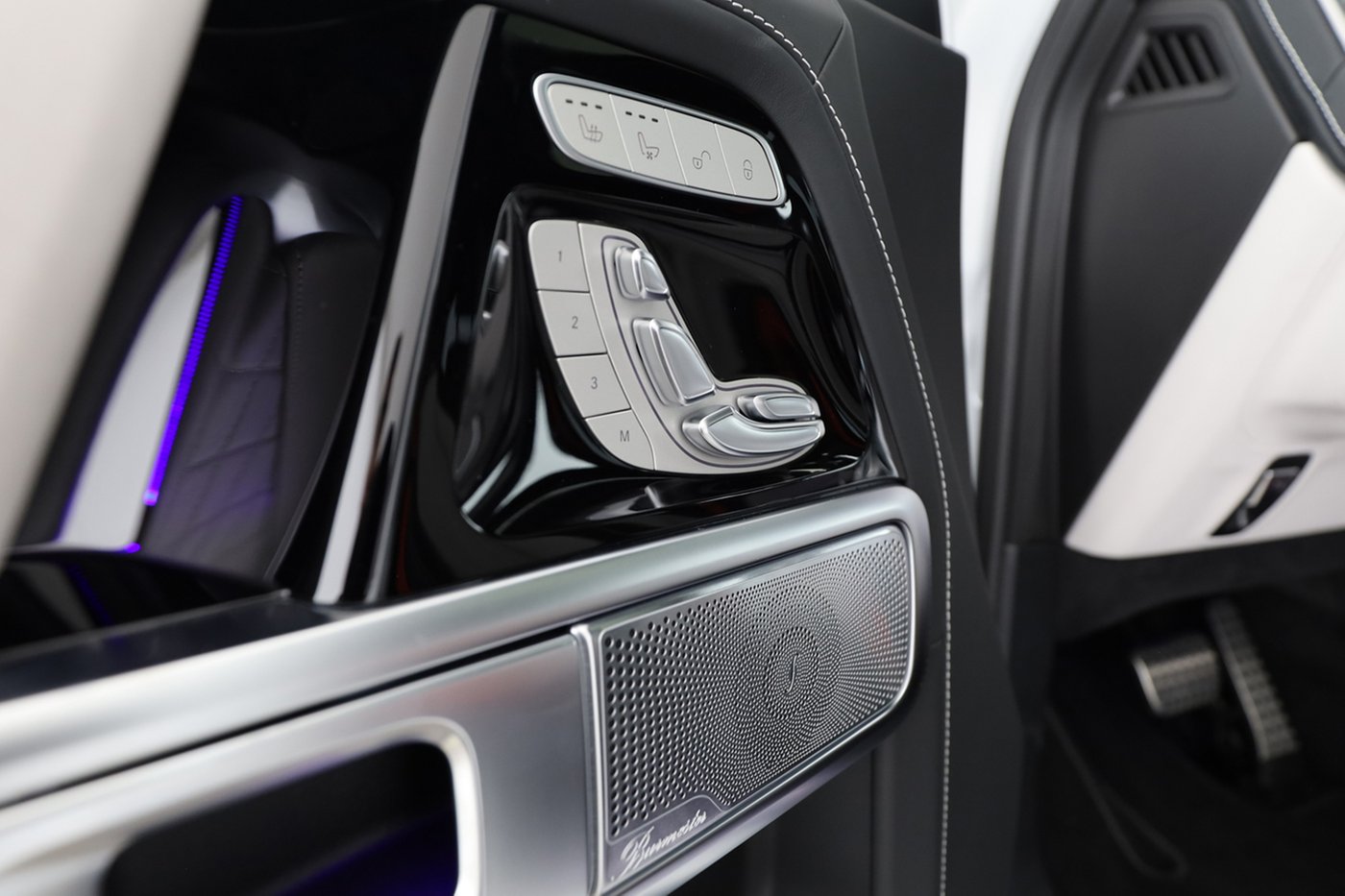 Mercedes-Benz G 63 AMG 4x4² Widescreen SHD Comand Burmester 36