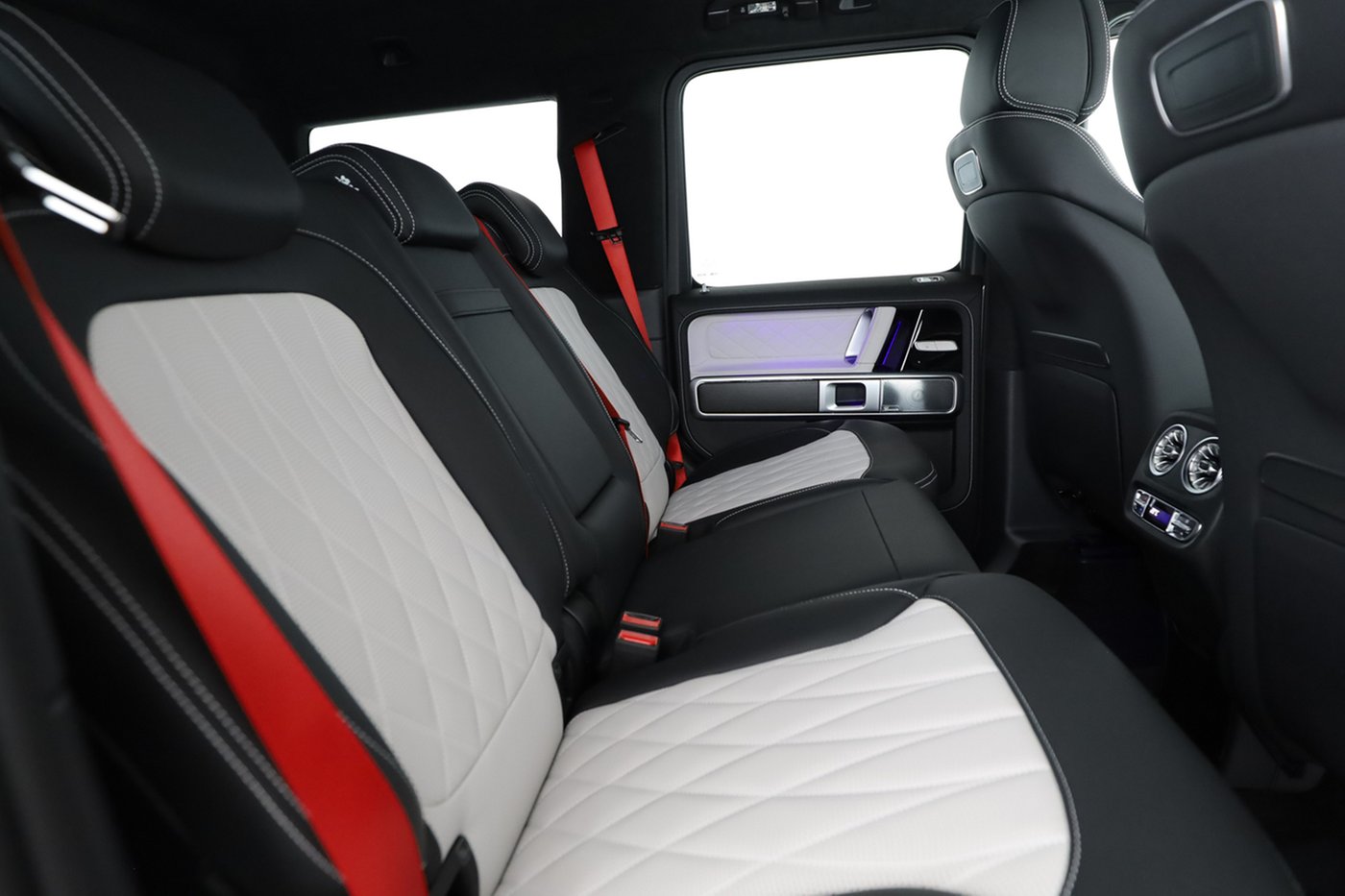 Mercedes-Benz G 63 AMG 4x4² Widescreen SHD Comand Burmester 36