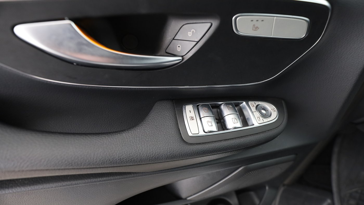Mercedes-Benz V 300 Lang 4M 4x4 Allrad AMG Panorama Comand LED