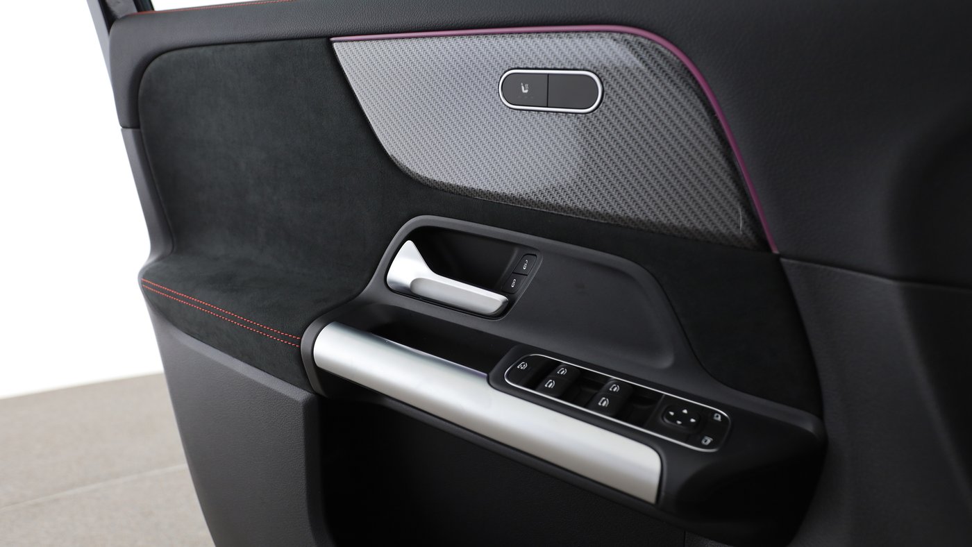 Mercedes-Benz GLA 180 AMG Kamera MBUX Navi AHK LED SHZ Park-As