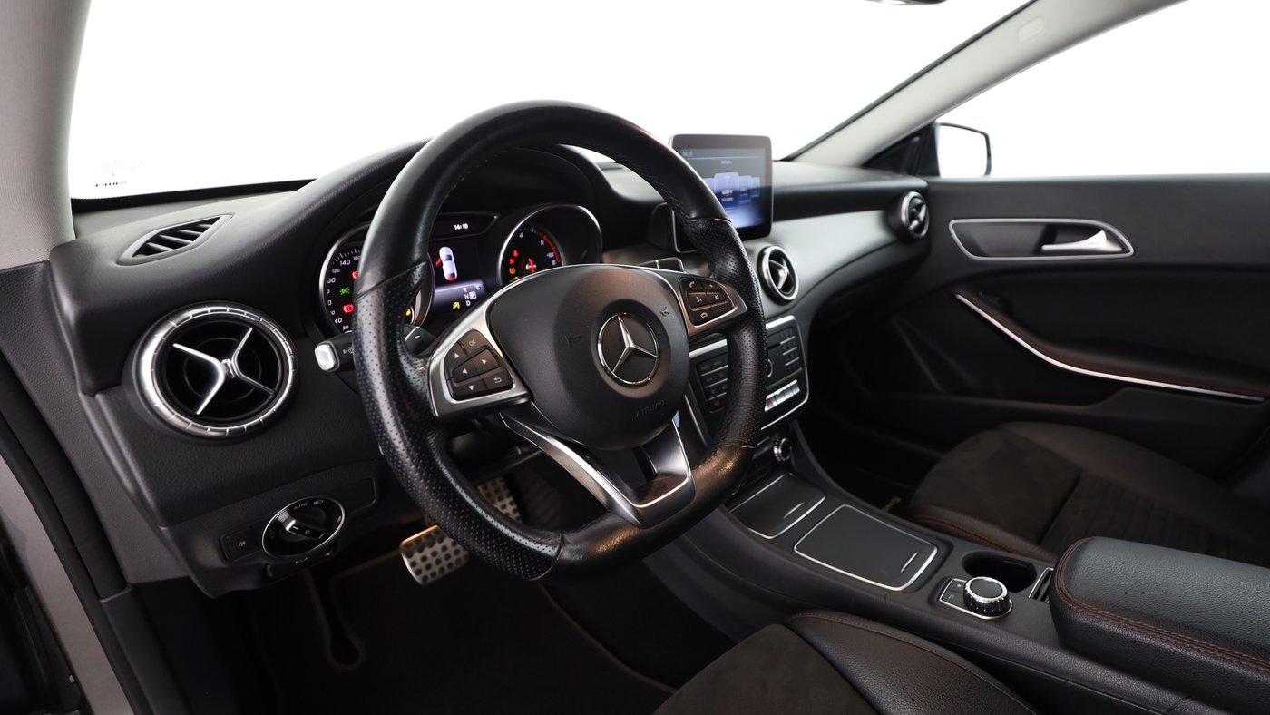 Mercedes-Benz CLA 200 d AMG Night LED Navi SHZ PDC Ambiente