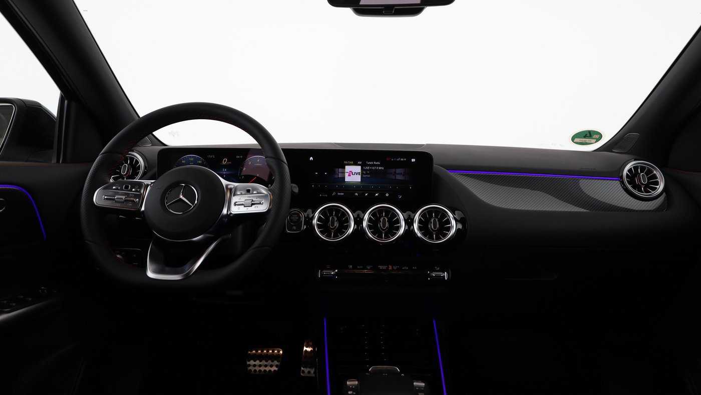 Mercedes-Benz GLA 180 AMG Kamera MBUX Navi AHK LED SHZ Park-As