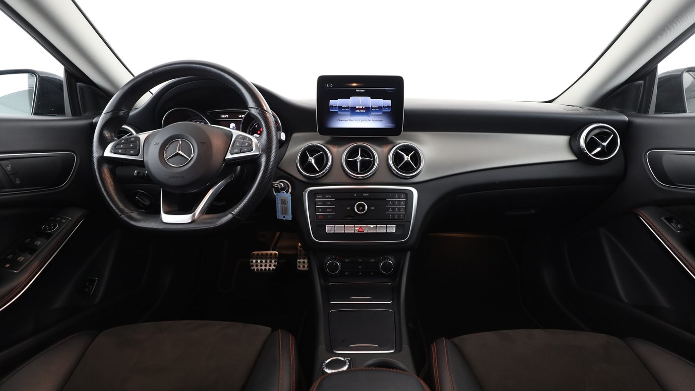 Mercedes-Benz CLA 200 d AMG Night LED Navi SHZ PDC Ambiente