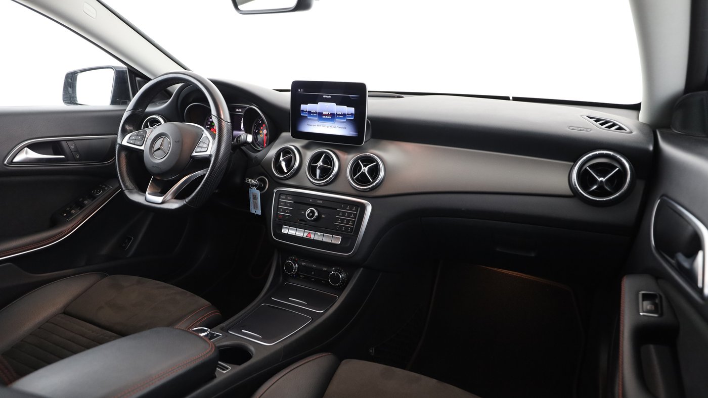 Mercedes-Benz CLA 200 d AMG Night LED Navi SHZ PDC Ambiente